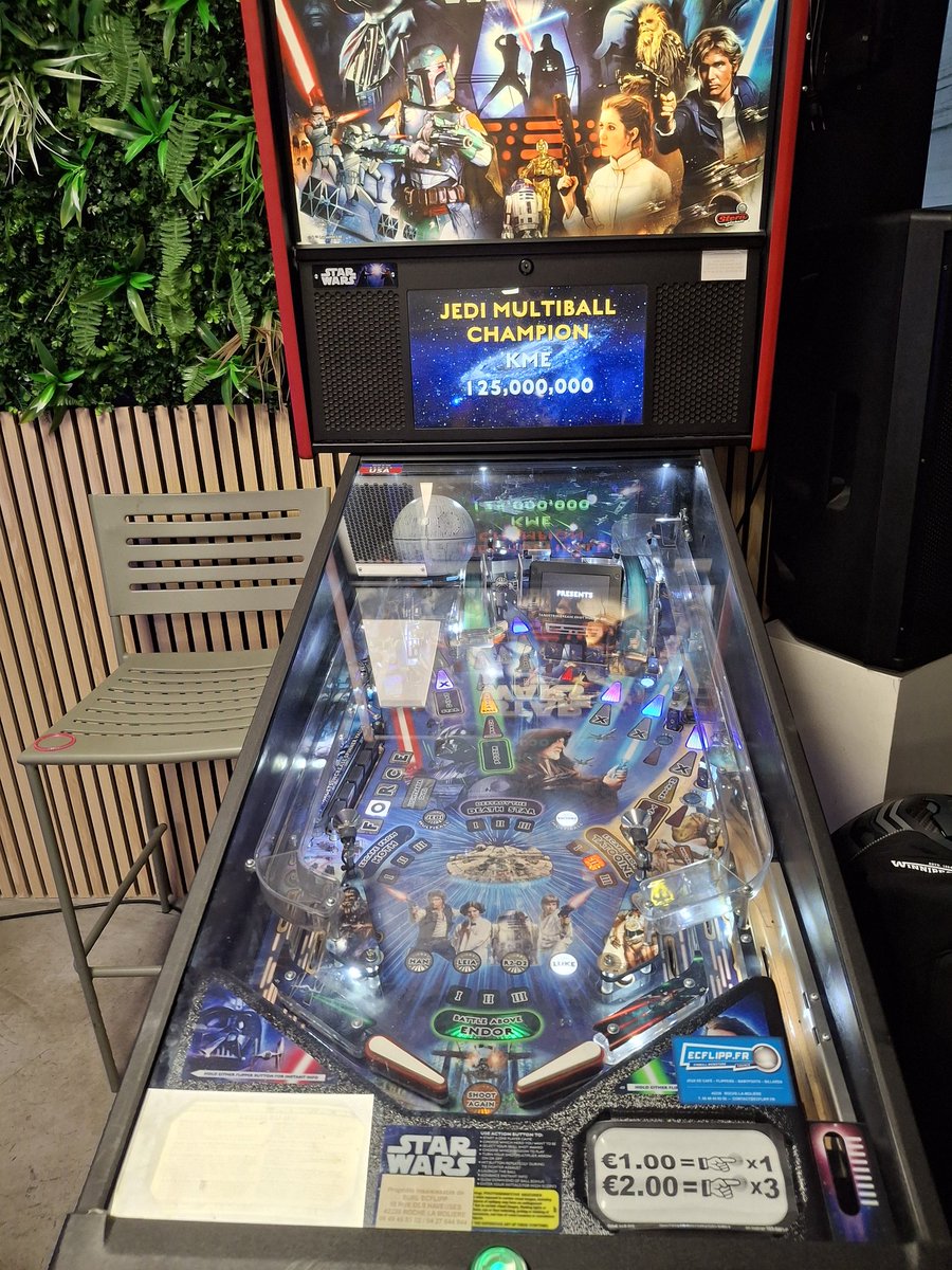 faonmite's tweet photo. Star-wars pinball 😍😍😍#pinball #flipper #star-wars https://t.co/uljTmFgO3L