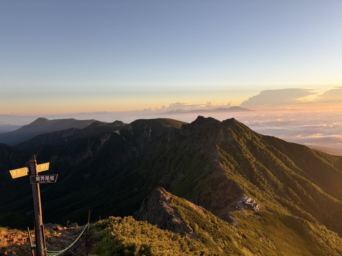 akadake2899m's tweet photo. おはようございます。今朝の赤岳は晴れです。気温は12度で風は弱い西風です。
#赤岳
#八ヶ岳 https://t.co/ofds1CnDnF