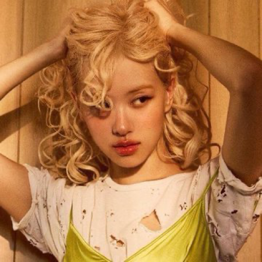 TheePopCore's tweet photo. Shakira joins ROSÉ as the only female artists to ever surpass 900 MILLION monthly listeners on YouTube Music. https://t.co/8MT0JGMwDW