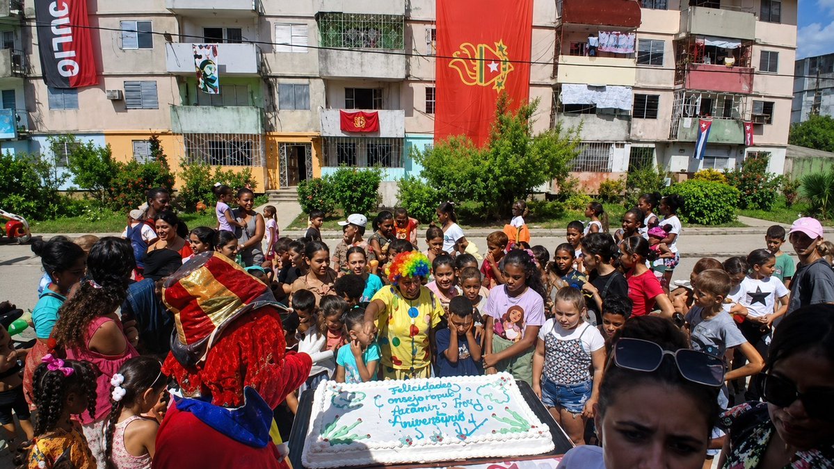 UJCdeCuba's tweet photo. 🇨🇺| Desde la Perla del Sur se fortalece la Red Juvenil Comunitaria como un espacio en el que los jóvenes se convierten en el principal motor impulsor para la solución de problemas en el barrio.

✍️| Tomado del periódico Juventud Rebelde. https://t.co/H2RzckWj4P