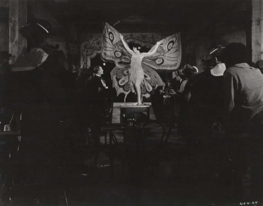 aseelswaid9's tweet photo. Bebe Daniels for Singed Wings (Penrhyn Stanlaws, 1922) https://t.co/H8unhhYP9O