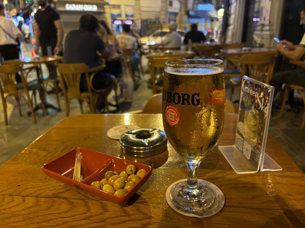 kofte_______'s tweet photo. burayla bi gonul bagim var yaaa

lokasyon: corner irish pub https://t.co/eWGzU0pG7M