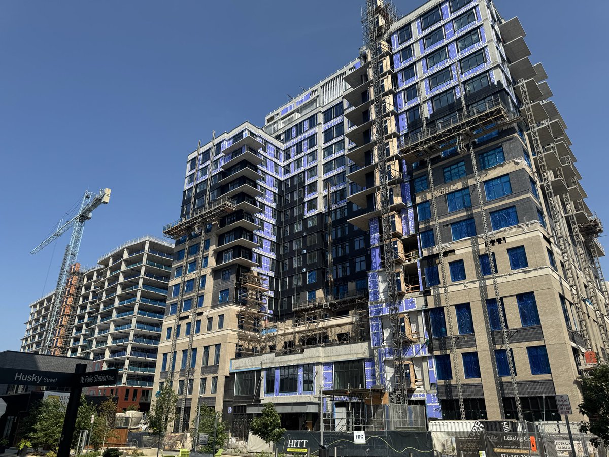 ArmchrPlanner's tweet photo. This development is so great! Practically a full city rising where there previously was just parking. The center gathering spaces are already being used by folks and it’s not even halfway done yet. This is going to age supremely well https://t.co/P3fwbqwFfs