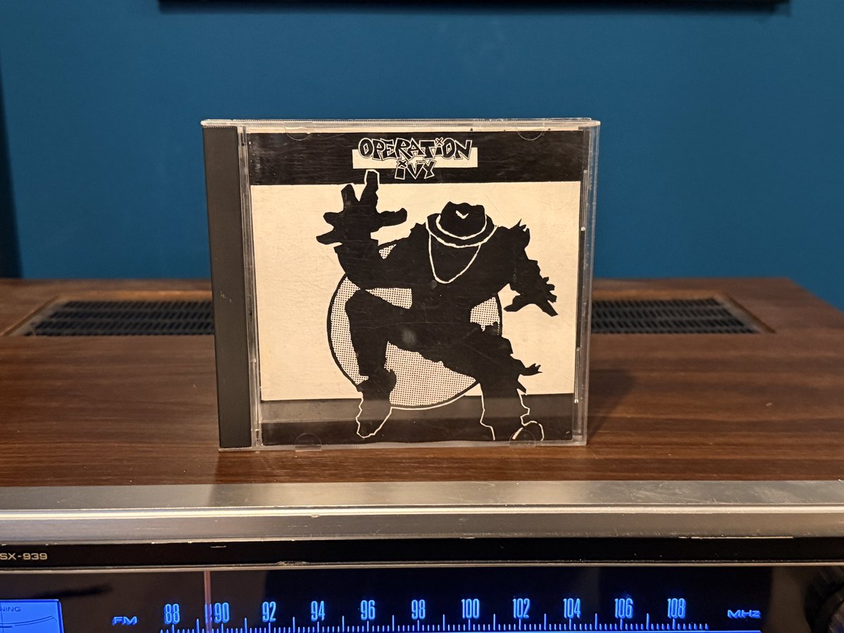 realSamGoodie's tweet photo. ⏳ #OnThisDay
💿 Operation Ivy – Operation Ivy 🏁🎺
📅 July 22, 1991 (35 years)
The band had already broken up two years earlier. This CD collected nearly everything they recorded.
#OperationIvy #Music #MusicCollection #CD #CDCollection 🎵 https://t.co/vYpaU8pEs5