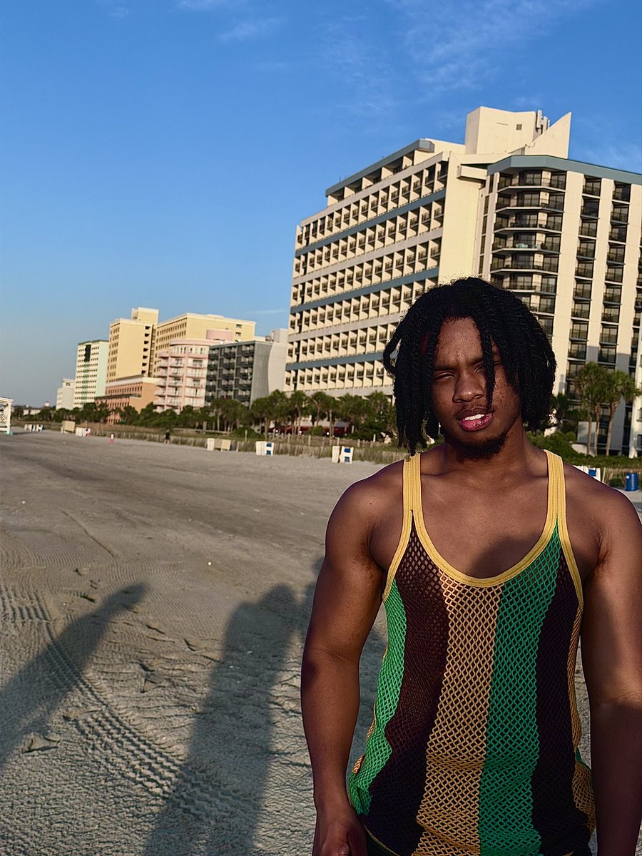 PhotoTale9's tweet photo. Confidence is key and he has plenty of it that’s for sure #photo #photography #camera #indie
#artist #visualartist #iphone15
#life #humanart #photographypractice #beginerattist #daylife #beach https://t.co/3QwZiDYowY