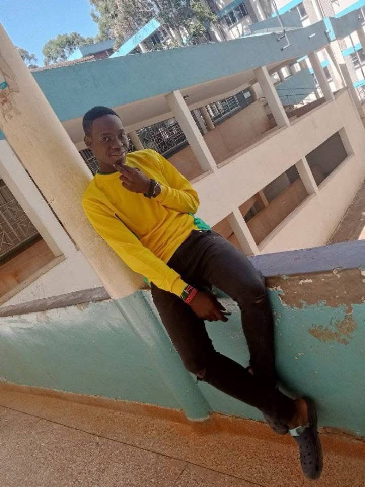 KMorara86222's tweet photo. TBT. I lent my brother this yellow shirt. It was the same shirt he wore the day he was killed. Now the colour carries a pain I can never explain and it belongs to the worst political party to ever exist in Kenya. 💔#RutoMustGo #Kasongo @Honeyfarsafi @_James041 https://t.co/TxoZ5jm5on