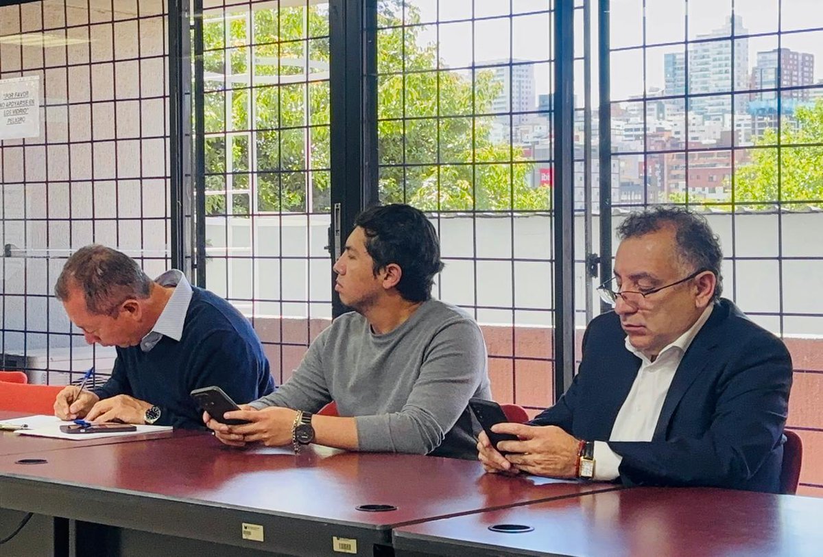 MIT_Ecuador's tweet photo. #Quito | Hoy se realizó la reunión previa a la presentación de Ofertas para la rehabilitación vial de la E25, tramo Santo Domingo - Las Mercedes - 10 de Agosto - San Miguel de Los Bancos.

🤝 Se brindó a los potenciales licitantes información técnica, social, ambiental, legal, financiera y de adquisiciones, promoviendo un proceso transparente y participativo.

🔎 Más información: https://t.co/KiEtzGUVjT