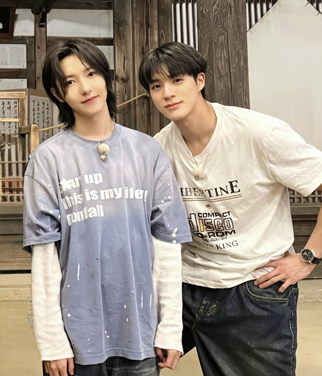 renkyoong's tweet photo. happy #jenren day to those who celebrate! (me) 🙂↕️💙💛 https://t.co/sAB4zeC2yy