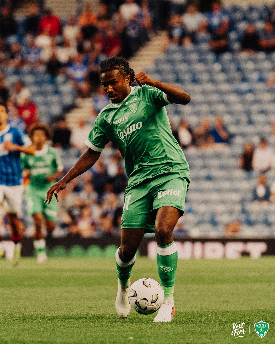 ASSEofficiel's tweet photo. 83e : Medhy Lutin Zidee tente sa chance... c'est capté !
🔵 1-1 💚 #RFCASSE - #LaPrepa26 https://t.co/c0agMdAL4Z