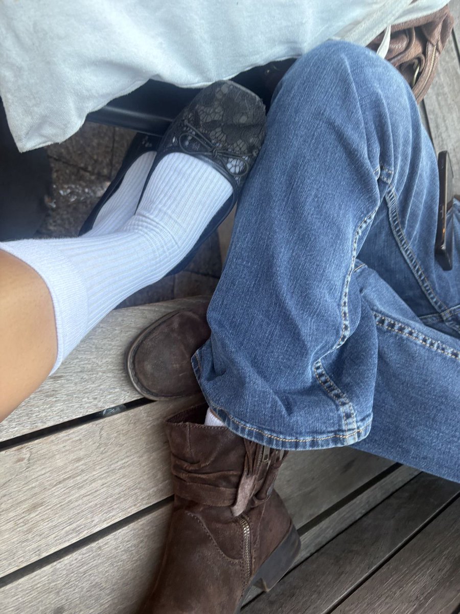 kncklevlvet's tweet photo. oh i’d rather be with you ⋆˚𖤓˖°
a #lesbyler smau / socmed au

in which willow alludes to liking someone on main and michelle goes crazy https://t.co/XYwHvEdx1t