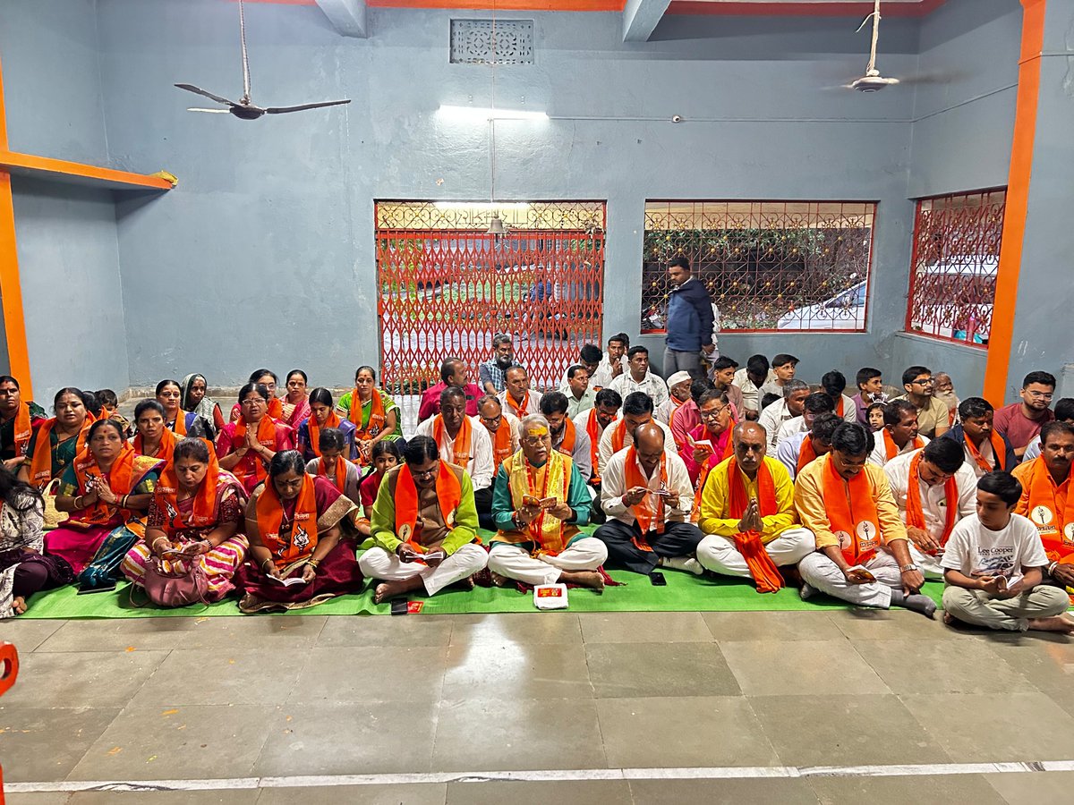 RaghunathGharm2's tweet photo. सिल्लोड येथे शिवसेना नेते मा.चंद्रकांत खैरे साहेब यांच्या हस्ते राम मंदिरात रामरक्षा पठण* तालुकाप्रमुख रघुनाथ घरमोडे , मच्छिद्र धाडगे, दशरथ सुरडकर , प्रकाश वराडे उपस्थित होते . @ShivsenaUBTComm @AUThackeray https://t.co/oQ8K1kPrWS