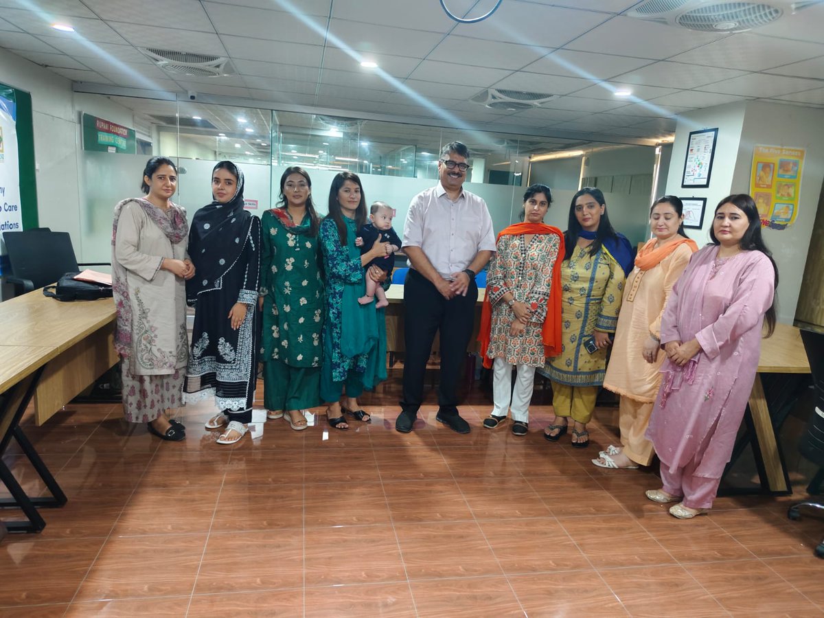 RFInterventions's tweet photo. 𝗣𝗿𝗼𝗳𝗲𝘀𝘀𝗶𝗼𝗻𝗮𝗹 𝗗𝗲𝘃𝗲𝗹𝗼𝗽𝗺𝗲𝗻𝘁 𝗗𝗮𝘆-𝗞𝗮𝗿𝗮𝗰𝗵𝗶

Rupani Foundation Karachi organized  Professional Development Day for staff on  Ethics in Social Media &amp; Behaviour Change Communication for Community Mobilization and Parent Engagement.

#RupaniFoundation #ECD https://t.co/EyjWeEQIaC