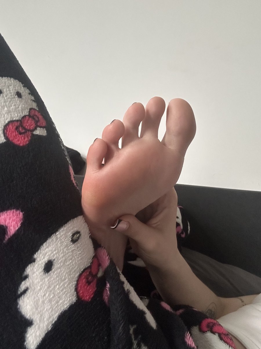 weak4mel's tweet photo. I heard u have a thing for feet 

findom https://t.co/JQ6fsrtQg6