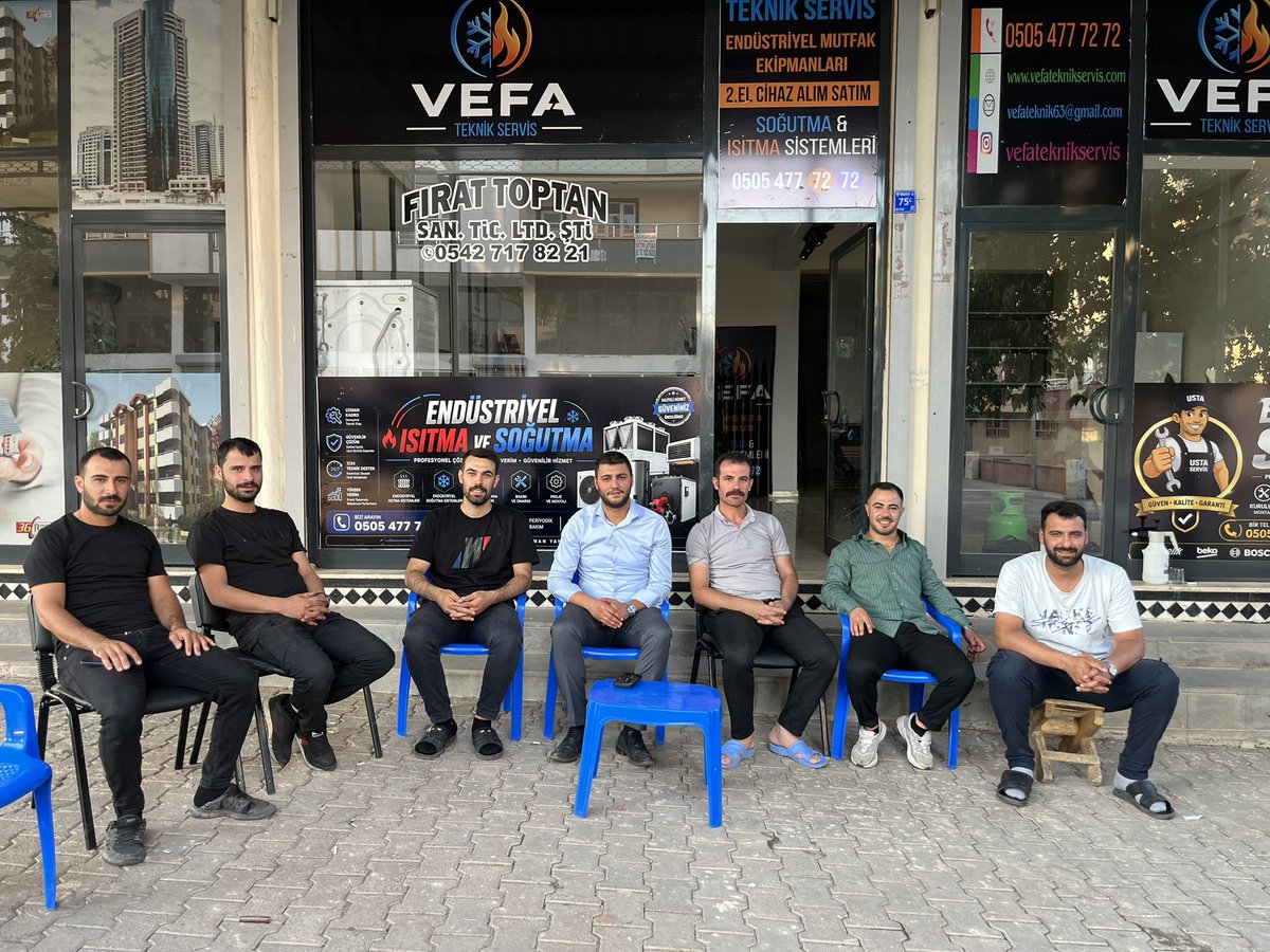 AKGENCLKSIVEREK's tweet photo. İlçe Gençlik Kolları Başkanımız Sayın Ramazan Acar, yeni iş yerini açan genç esnafımız ve Yönetim Kurulu Üyemiz Ahmet Parlak’a hayırlı olsun ziyaretinde bulundu.

Gerçekleştirilen ziyarette, Ahmet Parlak’a yeni iş yerinin hayırlı ve bereketli olması temennisinde bulunularak bol kazançlar dilendi. Genç girişimcilerimizin her zaman yanında olmaya devam edeceğimizi ifade eden İlçe Gençlik Kolları Başkanımız Ramazan Acar, esnafımıza başarılarla dolu bir çalışma hayatı temennisinde bulundu.

Misafirperverliği dolayısıyla Ahmet Parlak’a teşekkür ediyor, yeni iş yerinin kendisine, ailesine ve ilçemize hayırlı olmasını diliyoruz.

#AKPARTİ 
#gençliğinlegeleceğeyönver 

@avyusufibis 
@osmannazlier 
@abdullahutr 
@furkankucukk_ 
@AKGenclikGM 
@FIRATKORAN 
@Cengizozeyran82 
@RahimeTuysuz 
@akgencliksurfa 
@aksiverek 
@ramazanacar199 
@akkadinsiverek