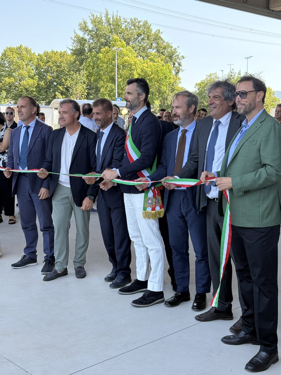 MattBiff's tweet photo. Il #TextileHub non poteva che nascere a Prato.
Qui l’economia circolare la facciamo da oltre 150 anni.
Oggi facciamo un altro passo avanti: innovazione, competenze e tecnologie per dare nuova vita agli scarti tessili e continuare a far crescere il nostro distretto. https://t.co/Lbu8DRl0kw