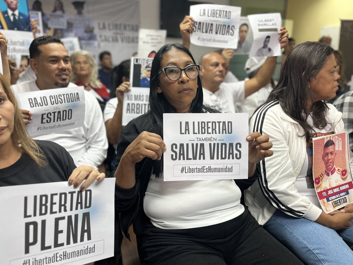 clippve's tweet photo. RUEDA DE PRENSA | Familiares y organizaciones solicitan medidas humanitarias de libertad y protección para las personas detenidas por motivos políticos en Venezuela.

Desde la sede de Amnistía Internacional, este miércoles #22Jul, presentan un comunicado conjunto.

En desarrollo.

#LibertadEsHumanidad