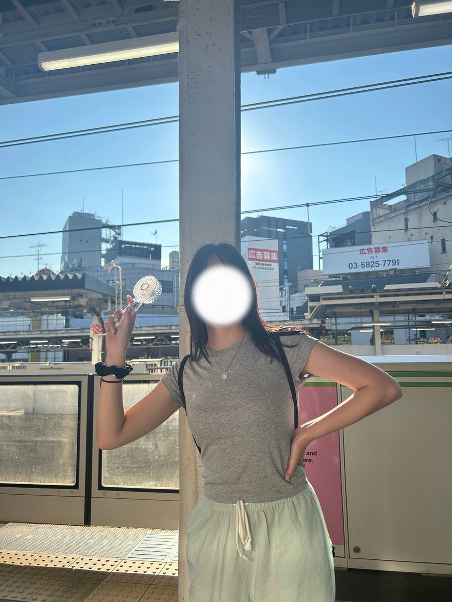 chaaaa_38's tweet photo. この前ミニT着たんだけど首詰まってて似合ってない説あるよね…？？
脂肪があるからっていうのもあるんだろうけど、骨格なんだ？？？ https://t.co/RepyKBtTTK