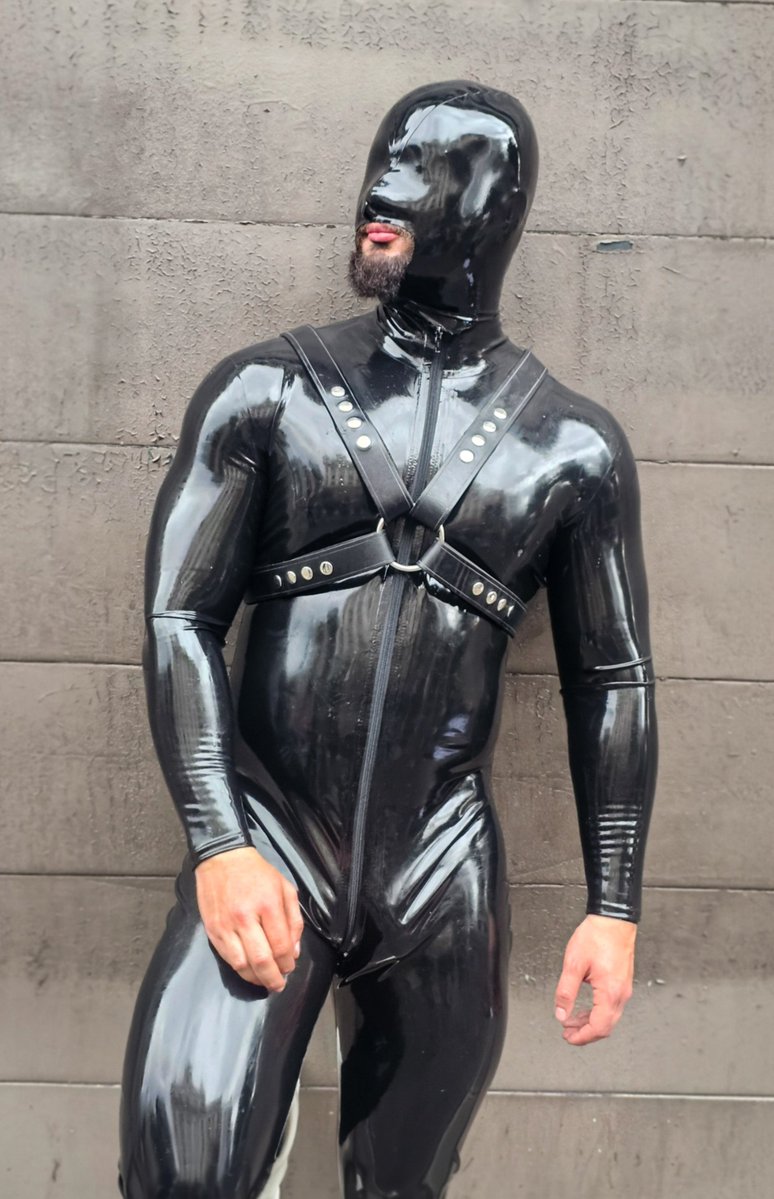 latexbog's tweet photo. Rubber men, OF ⬇️
https://t.co/clX0vCyXve https://t.co/oJXPWaxZeC