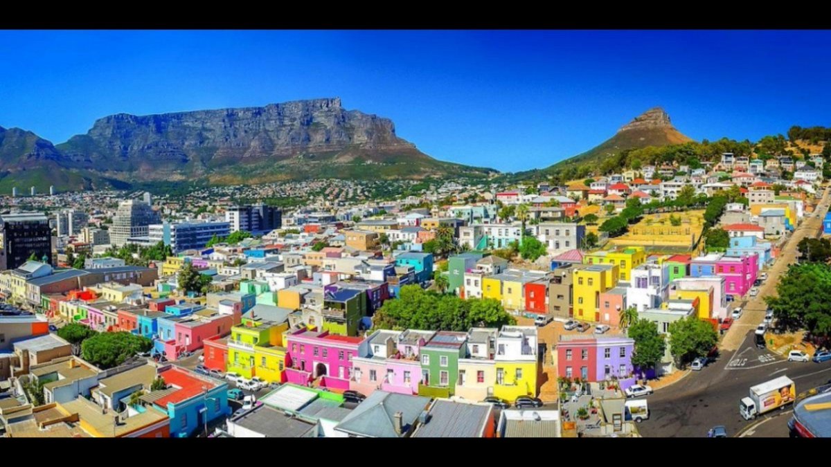 leonor_00o's tweet photo. As cores do bairro Bo-Kaap fazem da Cidade do Cabo um dos lugares mais bonitos do mundo. 🎨
#CapeTown #BoKaap #AfricaDoSul https://t.co/UCZTq82NhT