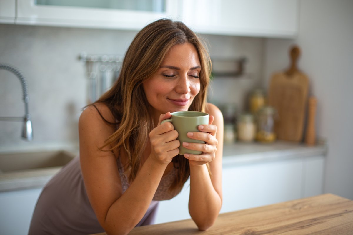 Occidentmarquez's tweet photo. ¿☕️Cuánto café es demasiado? Conocer el límite diario recomendado de cafeína te ayudará a disfrutar de sus beneficios sin que afecte a tu bienestar.
Àngels, dra. de medicina general de Occident, detalla sus efectos y cómo disfrutar la cafeína sin pasars https://t.co/GcoRPzHD7z https://t.co/05FYAkcj30