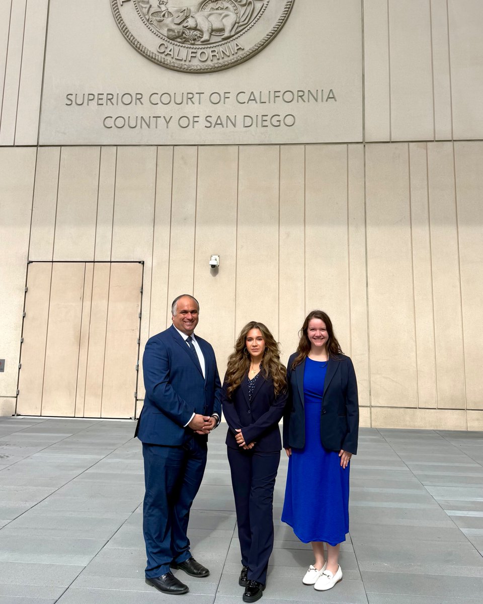 GW_Softball's tweet photo. 𝒮𝓊𝓂𝓂𝑒𝓇 𝒮𝓅𝑜𝓉𝓁𝒾𝑔𝒽𝓉 🌞
Rising sophomore Reese Ferrel is interning at Landlord Solutions San Diego, where she's learning the ins and outs of landlord-tenant law while gaining valuable courtroom and legal drafting experience.
#RaiseHigh #Revolutionaries🥎 https://t.co/8sYebWpM5X