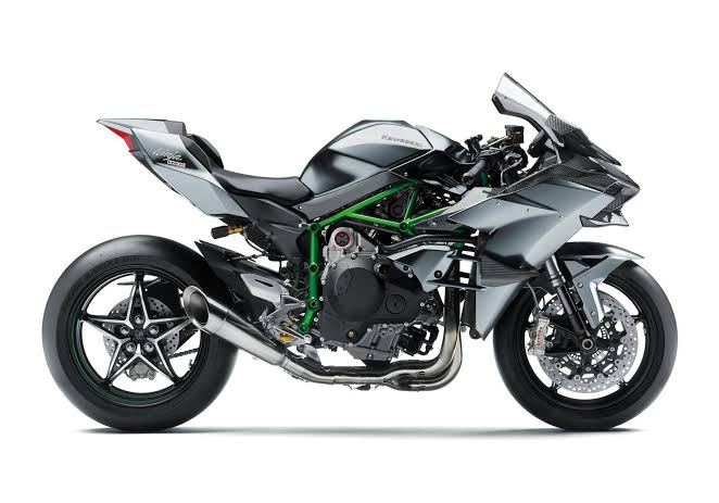 StrokeLegacy's tweet photo. Which one is better? : E- Compressor, Supercharger, vs Turbocharger.  

Many riders still confuse these three. Here’s a clean, simple breakdown with pros & cons: 
1. Supercharger (belt-driven by engine crankshaft)  Mechanically connected to the engine  
Boost builds instantly with RPM
Example : Kawasaki H2
Pros:
 ✅Zero lag – instant power
✅ Strong low-RPM torque
✅ Linear & predictable delivery  Cons:
 ❌Parasitic drag (steals engine power)
 ❌Less efficient at high RPM
 ❌Heavier setup

2. Turbocharger (exhaust-driven)  Uses exhaust gas to spin the turbine  
Compresses intake air
Example : The classic Kawasaki GPZ750 Turbo
Pros:
 ✅Uses “waste” exhaust energy → more efficient
✅Can produce massive boost & top-end power
 ✅Lighter than most superchargers  Cons:
❌ Turbo lag (delay before boost hits)
 ❌Heat management issues
 ❌Boost comes in higher in the RPM range

3. Motor-Driven Compressor (electric motor powered)  Spun by electric motor (12V/48V system)  
Independent of engine RPM
Example : the upcoming Honda V3R 900 E-Compressor
Pros:
 ✅Can create boost even at idle/low RPM
 ✅Electronically controllable
 ✅No parasitic loss from belts/exhaust  
Cons:
 ❌Limited boost from current electric tech
 ❌Drains battery/alternator
❌ Usually weaker than mechanical options

Quick Verdict:  Supercharger = Instant & brutal feel  
Turbocharger = Efficient high-power king  
Motor Compressor = Modern & lag-free potential (still evolving)

All three force more air → more power. Which one are you team? Drop your choice below! 
#StrokeLegacy #ForcedInduction #ECompressorVsSupercharger