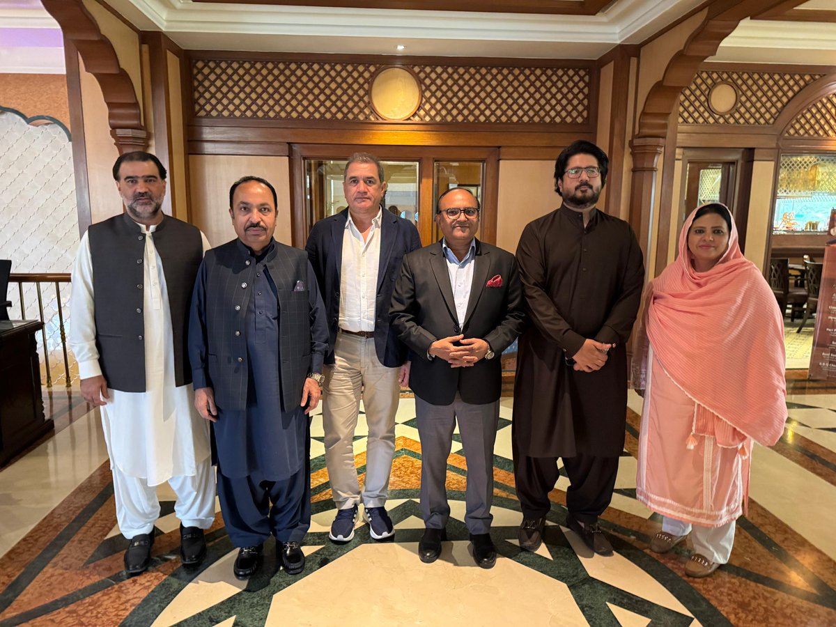 Mahezz's tweet photo. Participated in a follow-up meeting organized by TDEA with fellow minority parliamentarians to discuss the challenges facing religious minorities in Sindh and explore practical policy solutions.

Joined by Dr. Sham Sunder Advani, Deputy Speaker Anthony Naveed, MPA Aneel Kumar Ratnani, and the TDEA team. I stressed the need for implementation, accountability, and stronger representation to ensure minority rights are protected.

#MaheshKumarHasija #MinorityRights #Sindh #TDEA