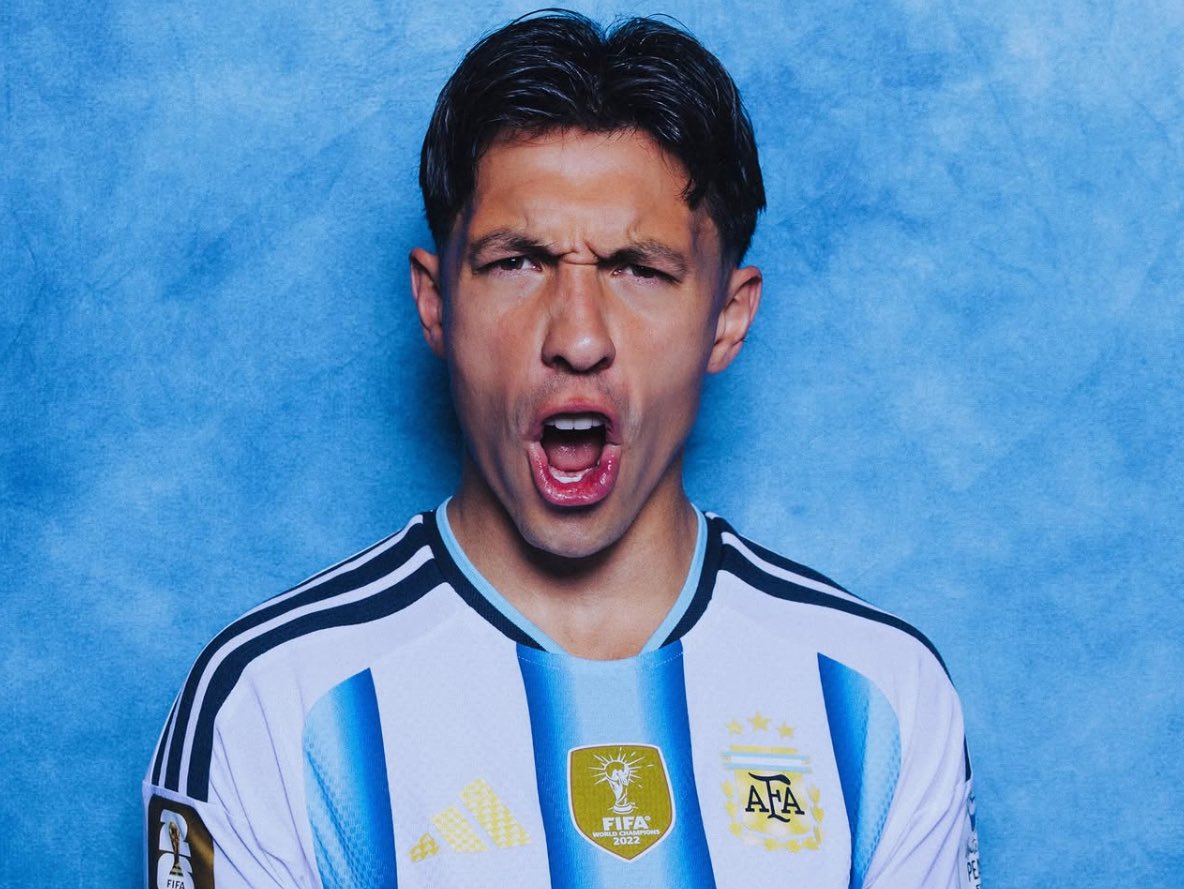 mufcMPB's tweet photo. 🚨 OFFICIAL:

Lisandro Martínez has been named in the 2026 FIFA World Cup Team of the Tournament! #MUFC 🇦🇷🙌 https://t.co/n6ukE2uJBv