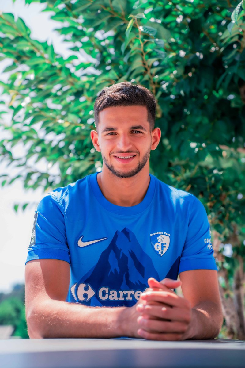 GF38_Officiel's tweet photo. 𝗙𝗮𝗿𝗼𝘂𝗾 𝗟𝗶𝗺𝗼𝘂𝗿𝗶 𝗲𝘀𝘁 𝗚𝗿𝗲𝗻𝗼𝗯𝗹𝗼𝗶𝘀 ! 💙🤍

Le Grenoble Foot 38 est heureux d'annoncer l'arrivée de Farouq Limouri !

Le défenseur central néerlandais de 23 ans rejoint le GF38 après trois saisons au FC Eindhoven.

Bienvenue à Grenoble, Farouq ! 👊 https://t.co/OmihB4sSTV