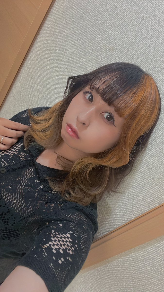 chi_taroooooooo's tweet photo. 28になった〜！

無愛想な写真すぎるけど、これがかっこつけてシリアスぶる私だと思って供養します()
今年も沢山好きな人達と関わって、好きにお芝居してました

28からも沢山関わってたい！お芝居大好きです！
私にお芝居の機会をください！！あと飲み会も！

これからもよろしくお願いします🫶 https://t.co/OiJXmaPc3t