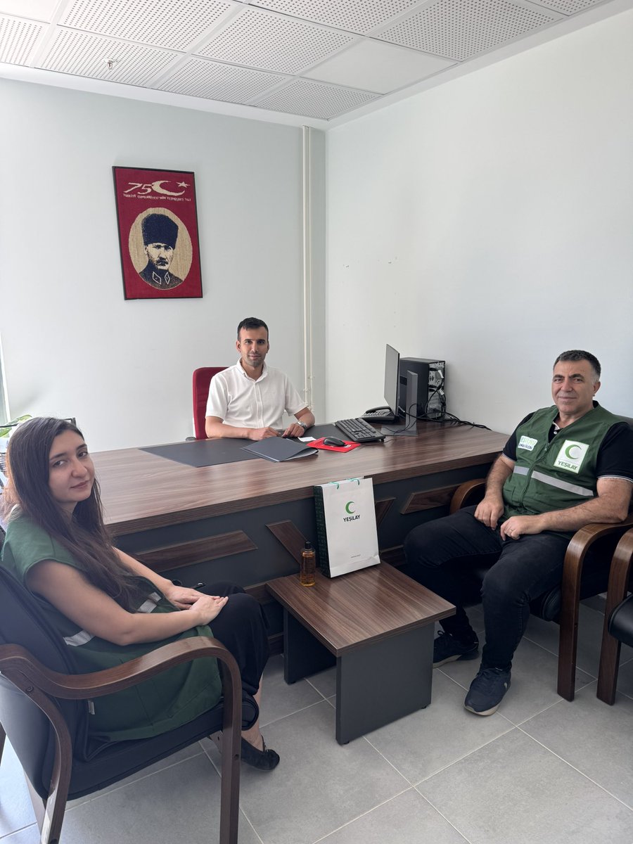 Tuncelisti's tweet photo. Türkiye Yeşilay Derneği Tunceli Şubesi Yönetim Kurulu Başkanı Sayın Ali Ekber KÜÇÜK ve Tunceli YEDAM Sosyal Hizmet Uzmanı Sayın Selda DEMİR, Müdürümüz Sayın Fatih ÇABUK’u makamında ziyaret ettiler. Kurumlar arası iş birliği ve yürütülen çalışmaların değerlendirildiği bu nazik ziyaret için Yeşilay heyetine teşekkür ederiz.
💕#CanCanaTunceli💕

@TC_icisleri @icisleriSTi @TunceliValiligi @sefikaygol @fatihcabuk1201
