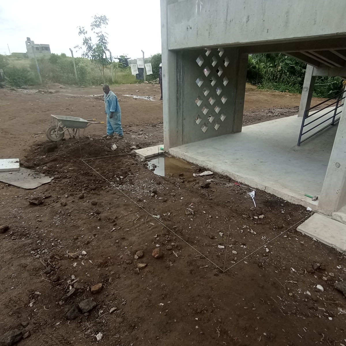 mjengo_man's tweet photo. Preparation for front entry slab to the building https://t.co/KLSvTmvKIT
