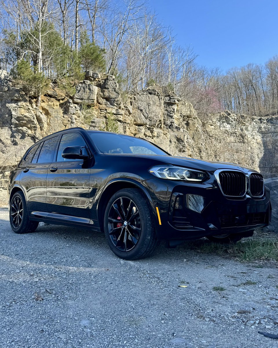FoxNamedAri's tweet photo. Sona vs what you drive 🦊

22’ X3 M40i, love it for con road trips https://t.co/6CLVo2RbXk