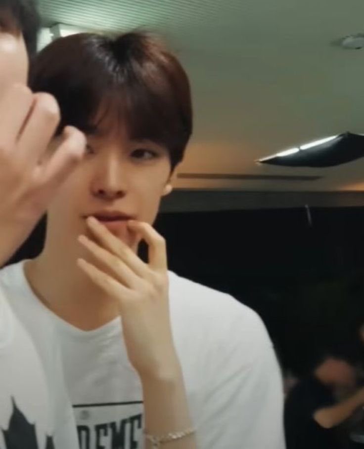 hugmemandu's tweet photo. 뽀뽀안해~~<<얼굴임……. 뭔말인지아시는분ㅎㅎ♡♡♡ https://t.co/mHic9lXojz