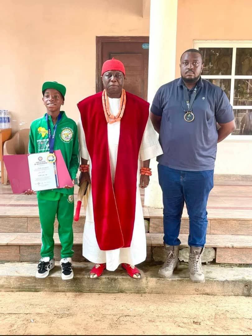 iAm_d3Lmart's tweet photo. 🇳🇬 THIS IS THE NIGERIA WE WANT TO SEE! 👏🏽🎓

This deserves to be celebrated far and wide.

His Royal Majesty, the Asagba of Asaba, has awarded Chinedu Great Okediachi, Team Nigeria's Spelling Bee World Cup Gold Award Medalist, a FULL SCHOLARSHIP THROUGH UNIVERSITY LEVEL.

This is more than a scholarship.

It is a powerful statement that academic excellence deserves recognition.

When we celebrate young people who excel in education, we inspire thousands of other children to believe that hard work, discipline, and learning truly matter.

Congratulations to His Royal Majesty for making such a visionary investment in the future of a young Nigerian.

Congratulations to Chinedu Great Okediachi.

May this remarkable gesture encourage more governments, traditional institutions, private organizations, and philanthropists across Nigeria to reward excellence in education.

This is how we build a nation.

🇳🇬 Congratulations, Champion! The journey has only just begun.

Bamidele Martins
Founder/CEO, Lumina Minds Academic Services Ltd.
Founder, Spellionaire™️

#TeamNigeria #Education #Scholarship #AcademicExcellence #Literacy #SpellingBee #YouthDevelopment #AsagbaOfAsaba #Nigeria #LuminaMinds