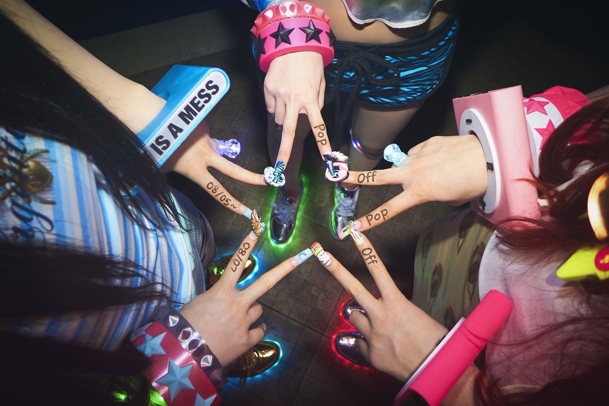 welcomehaum's tweet photo. the ipod bracelets that kiii2 wore are from @.royisamess on IG https://t.co/6XvVmxSpHD