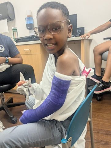BlackNews's tweet photo. 6-Year-Old Black Boy Awarded $18.2M After Doctor's Negligence Left Him With Permanent Arm Disability

https://t.co/FSgLDwcf31

#blacktwitter #black https://t.co/Dm0iClNM8B