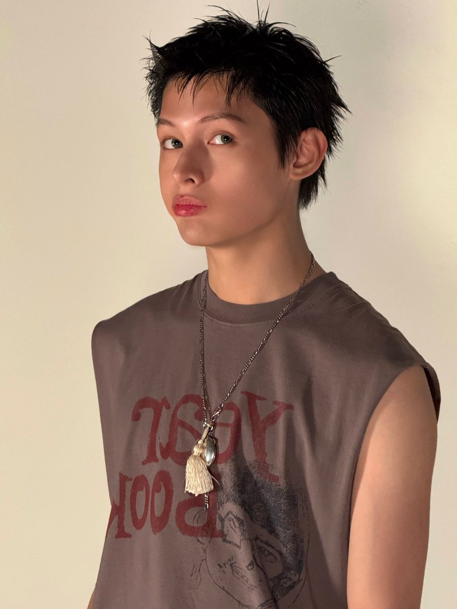 ZHAOJAMiES's tweet photo. dualities. LOL. https://t.co/aTb8bPhKwr