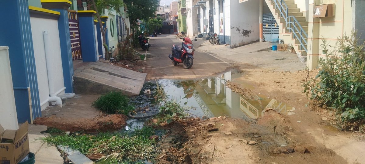 PalanismileS's tweet photo. சுகாதாரக்கேடில் செயலிழந்து கிடக்கும் கம்பம் நகராட்சி நிர்வாகம். எங்கும் குப்பைகள், சாக்கடைகள் நிரம்பி வழிகின்றன. தமிழக அரசு மற்றும் தேனி மாவட்ட நிர்வாகம் நடவடிக்கை எடுக்க வேண்டும். @CMOTamilnadu @HM_Tamilnadu https://t.co/VxmlpqNiZI