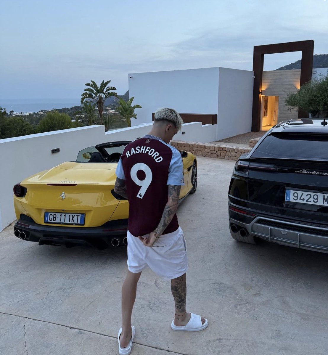 0panaa_1's tweet photo. @FabrizioRomano His dream has finally come true 😂😂 https://t.co/tKt6ZWuYa1