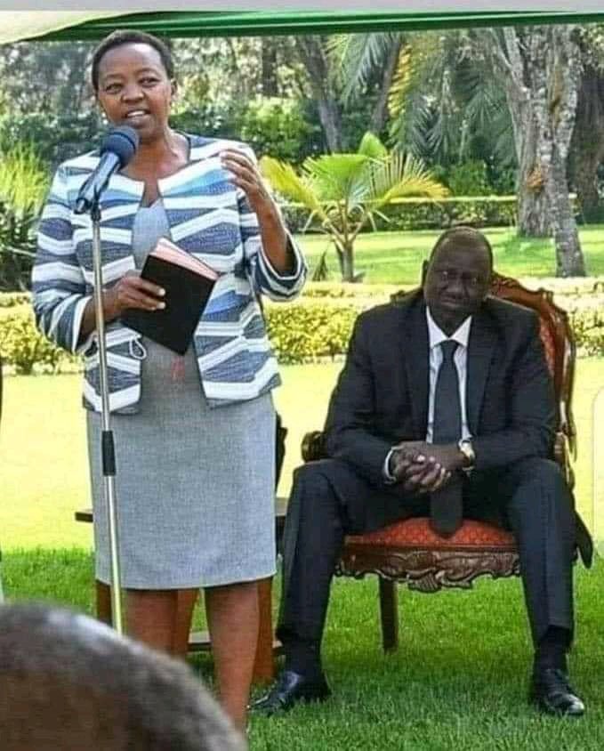 MimiHearts1's tweet photo. "Been married to my man for 30 years and I've never cheated on him" 😂😂💀 https://t.co/oECHWSRz2E