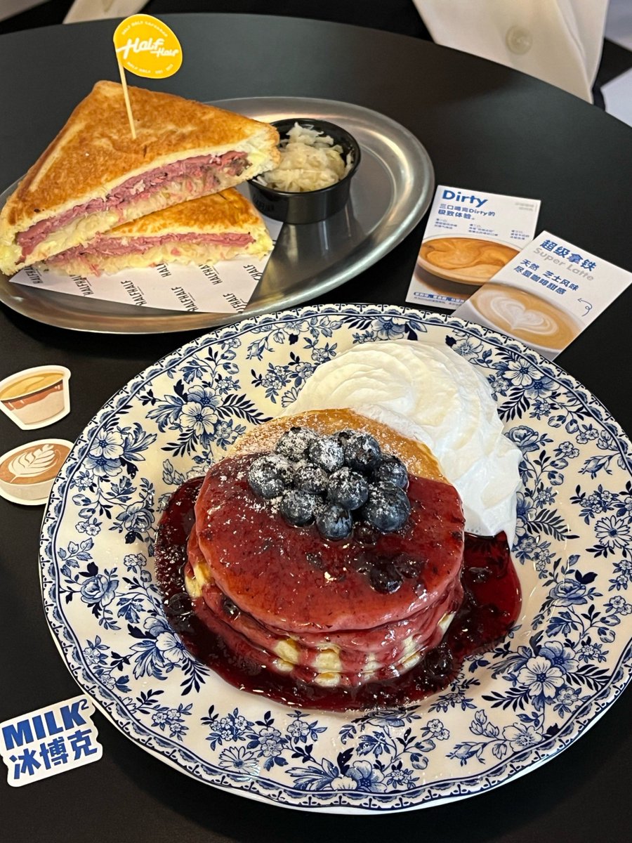 CarlaAd20121053's tweet photo. Just grabbed the fluffiest blueberry muffin from the corner bakery—warm, sweet, and the perfect midday pick-me-up! ， https://t.co/fUQ7rdjIKN