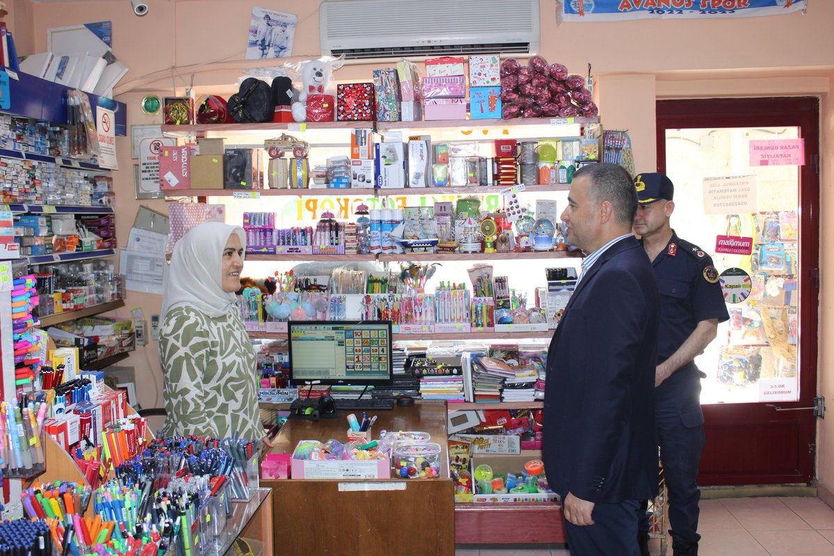 TCAvanos's tweet photo. 📍Açık Pazar Yerinde Esnaf Ziyareti

Kaymakam Osman Bilici, ilçemizin üretim, ticaret ve sosyal hayatına canlılık kazandıran Açık Pazar Yerinde faaliyet gösteren esnafları ziyaret ederek vatandaşlarla bir araya geldi. https://t.co/RK1aR6XDKB