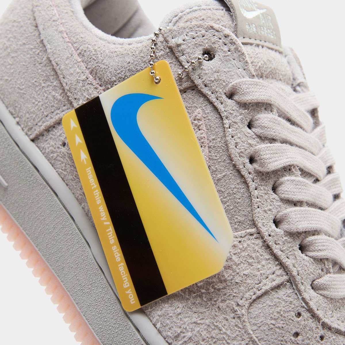 ModernNotoriety's tweet photo. Nike Air Force 1 "NYC Subway Rat" 🐀

🗓️ Holiday 2026
🏷️ $150

Comes with MetroCard-inspired hangtag https://t.co/6Ymv8CwovV