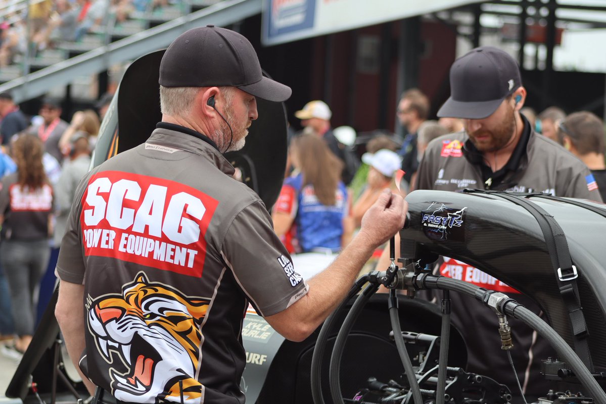 TheJustinAshley's tweet photo. Communication makes horsepower. 💪🏻

@SCAGRacing | @ScagPower | @NHRA | @ImpactbyMCS | @MacTools38 | @mobil1racing | @Mobil1 | @fast_tz 

#DragRacing #NHRA #TopFuel #Dragster #Fast https://t.co/pnp6RWWxVS