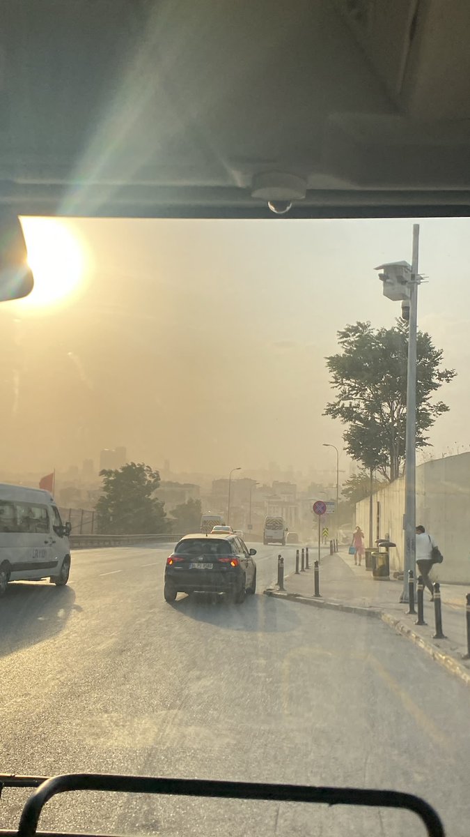 koryy_28's tweet photo. İstanbul a sarı filtre özelliği gelmiş https://t.co/cWK9gcmXhk