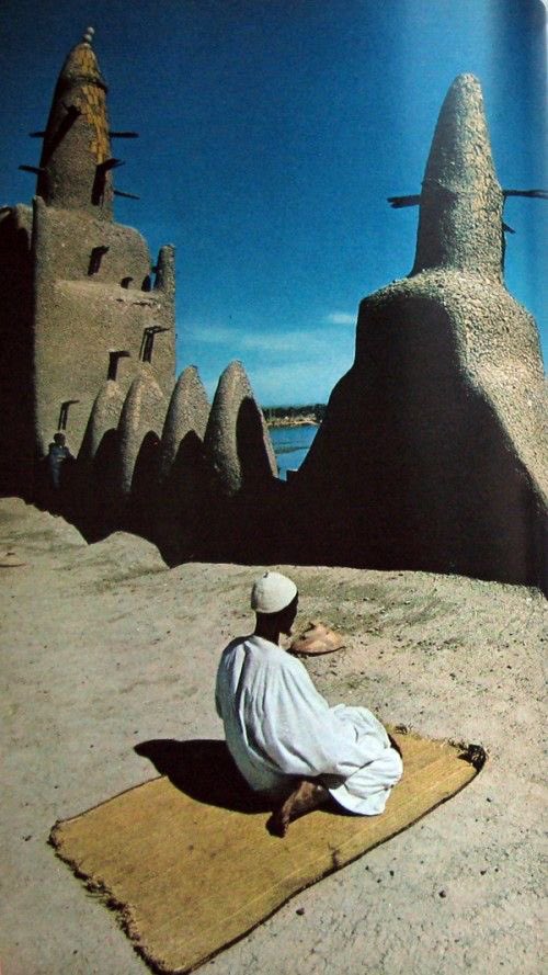 Jamu_yalla's tweet photo. « Chaque fois que tu crois avoir atteint Dieu, Il te révèle une nouvelle dimension de Sa présence, afin que tu comprennes que L'atteindre... est un voyage sans fin, car Il est à la fois le Chemin et la Destination. » https://t.co/iPUK4lHkMz