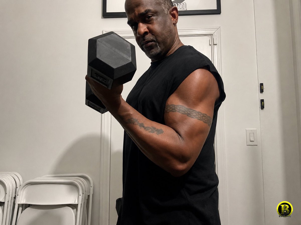BrianFrasierM's tweet photo. Let’s Go Family! 
Let’s get them bodies moving!
#healthchallenge #fitnesslife #bfmworld https://t.co/6GqWLpW3xx