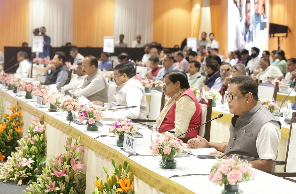dpradhanbjp's tweet photo. आज @EduMinOfIndia द्वारा आयोजित विभिन्न राज्यों के शिक्षा मंत्रियों के दो दिवसीय सम्मेलन को संबोधित किया। इस अवसर पर आगामी 29 जुलाई को राष्ट्रीय शिक्षा नीति (NEP) 2020 के क्रियान्वयन के छह वर्ष पूर्ण होने के संदर्भ में समग्र शिक्षा, PM SHRI, PM POSHAN, NIPUN सहित School Education से जुड़ी केंद्र प्रायोजित योजनाओं की प्रगति, राज्यों से प्राप्त सुझावों तथा आगामी कार्ययोजना पर व्यापक चर्चा हुई। केंद्र और राज्यों की साझेदारी ही इन पहलों के प्रभावी क्रियान्वयन का सबसे मजबूत आधार है।

माननीय प्रधानमंत्री श्री @narendramodi जी के 'विकसित भारत 2047' के संकल्प को साकार करने के लिए School Education सबसे महत्वपूर्ण आधार है। आज देश के लगभग 30 करोड़ स्कूली बच्चों के लिए NEP 2020 के अनुरूप Foundational Literacy and Numeracy (FLN), मातृभाषा में शिक्षा, कौशल विकास, खेल, नवाचार, वैज्ञानिक दृष्टिकोण तथा विद्यालयों में सामुदायिक सहभागिता को और सशक्त बनाने पर विशेष बल दिया जा रहा है। साथ ही PM SHRI विद्यालयों, PM POSHAN, Atal Tinkering Labs के विस्तार तथा School Education की गुणवत्ता को नई गति देने पर भी भारत सरकार और राज्य सरकार मिलकर कार्य कर रही है। 

यह सम्मेलन केवल योजनाओं की समीक्षा का मंच नहीं, बल्कि 'विकसित भारत' के लिए साझा संकल्प का महत्वपूर्ण माध्यम है। राज्यों के अनुभव, नवाचार और कार्य प्रणालियों के आधार पर हम NEP 2020 के प्रभावी क्रियान्वयन को और गति देंगे तथा प्रत्येक बच्चे को गुणवत्तापूर्ण, समावेशी और भविष्य उन्मुख शिक्षा उपलब्ध कराकर भारत की अमृत पीढ़ी को राष्ट्र निर्माण के लिए सशक्त बनाएंगे।