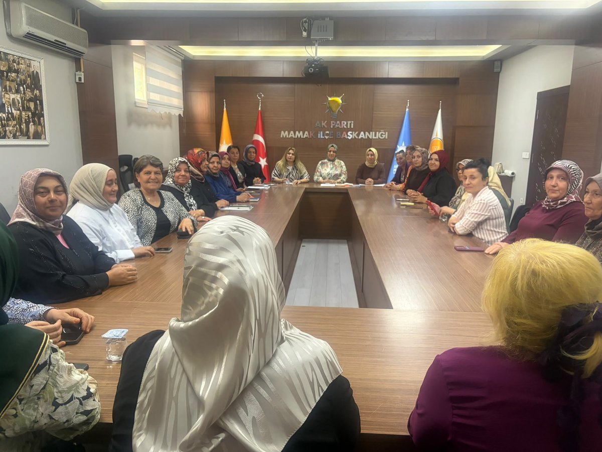 akkadinmamak's tweet photo. İl Koordinatörümüz Betül Özkan, İl Teşkilat Başkan yardımcımız Talya Uzuner'in katılımlarıyla ve Kadın Kolları Başkanımız @IlknurHizal öncülüğünde Yönetim Kurulu Toplantımızı gerçekleştirdik. Sonuçları itibarıyla hayırlara vesile olsun inşallah. https://t.co/8pU2FlZBUo